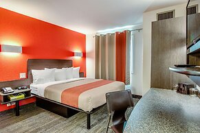 Motel 6 Saskatoon, SK