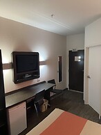 Motel 6 Saskatoon, SK