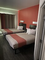 Motel 6 Saskatoon, SK