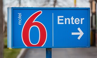 Motel 6 Saskatoon, SK