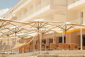 Les Roches Rouges, a Beaumier hotel