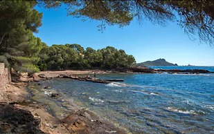 Les Roches Rouges, a Beaumier hotel