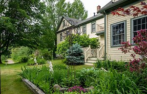 1802 House Bed and Breakfast