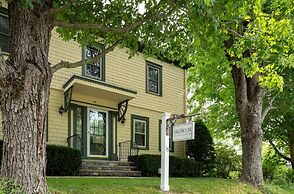 1802 House Bed and Breakfast