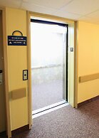 Days Inn & Suites by Wyndham Thompson