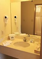 Days Inn & Suites by Wyndham Thompson