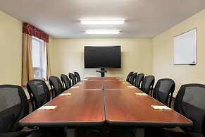 Days Inn & Suites by Wyndham Thompson