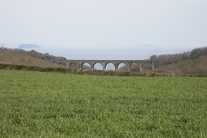 Holiday Inn Express Cardiff Airport by IHG