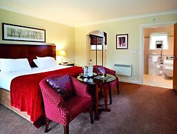 Macdonald Elmers Court Hotel