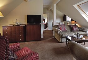 Macdonald Elmers Court Hotel