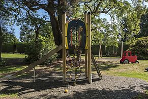 Macdonald Elmers Court Hotel