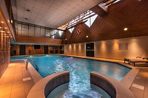 Macdonald Elmers Court Hotel