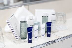 Macdonald Elmers Court Hotel