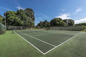 Macdonald Elmers Court Hotel