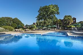 Macdonald Elmers Court Hotel