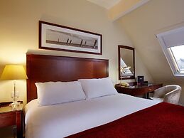 Macdonald Elmers Court Hotel