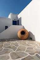 Poseidon Hotel & Suites