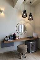 Poseidon Hotel & Suites