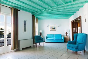 Poseidon Hotel & Suites