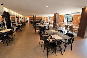 Oasis Plaza