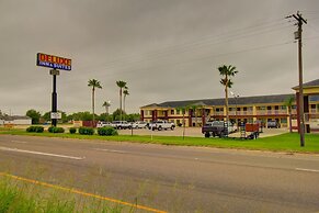 Deluxe Inn & Suites