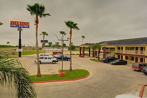 Deluxe Inn & Suites