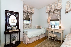 The Silver Fountain Inn