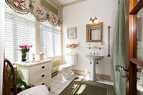 The Silver Fountain Inn