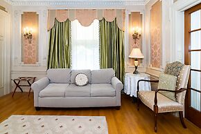 The Silver Fountain Inn