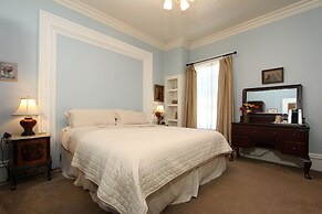 Olallieberry Inn B&B