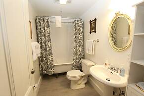 Olallieberry Inn B&B