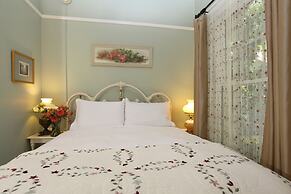 Olallieberry Inn B&B