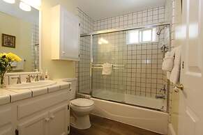 Olallieberry Inn B&B