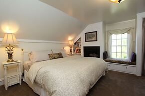 Olallieberry Inn B&B