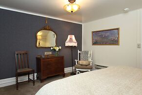 Olallieberry Inn B&B