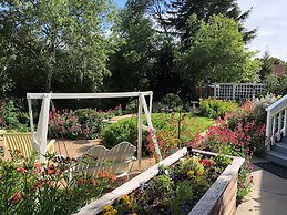 Olallieberry Inn B&B