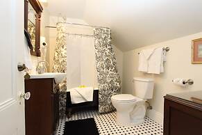 Olallieberry Inn B&B