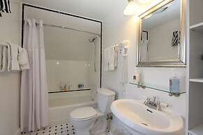 Olallieberry Inn B&B