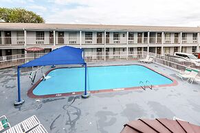 Studio 6 San Antonio, TX - Fort Sam Houston Area