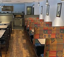 Falcon Crest Lodge by CLIQUE