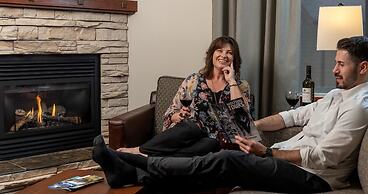 Falcon Crest Lodge by CLIQUE