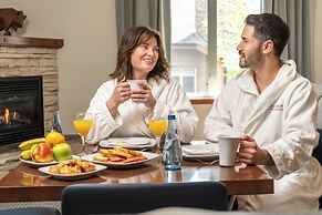 Falcon Crest Lodge by CLIQUE