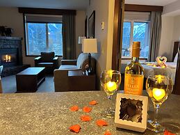 Falcon Crest Lodge by CLIQUE