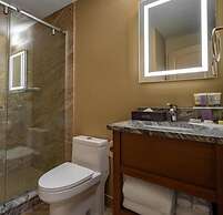 Falcon Crest Lodge by CLIQUE