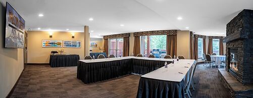 Falcon Crest Lodge by CLIQUE