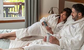 Falcon Crest Lodge by CLIQUE