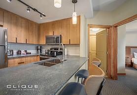 Falcon Crest Lodge by CLIQUE