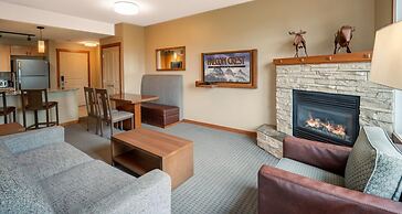 Falcon Crest Lodge by CLIQUE