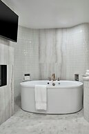 Renaissance Shoals Resort and Spa