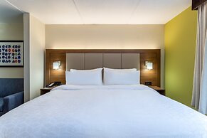 Holiday Inn Express & Suites Cedar Falls - Waterloo, an IHG Hotel